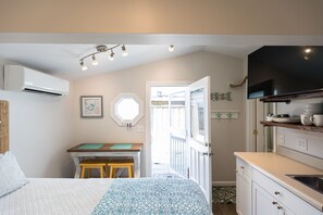 1 bedroom, iron/ironing board, free WiFi, bed sheets - Nautical-themed Studio less than a block to sea, sun and fun! (Folly Beach)