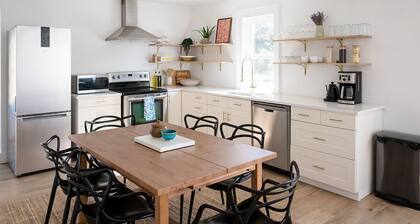 Cozy House | Walk to Picton Main |Pet-friendly