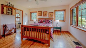 Unclassified image, 3 of 36, button - Deer Haven Lodge on 16 acres with mountain views and fireplace (Jay)