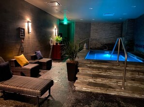 Piscine intérieure, piscine extérieure
