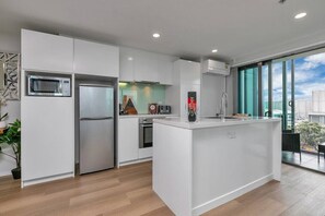 Private kitchen - Your Renovated Retreat + CP (Auckland)