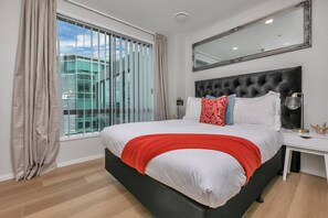 2 bedrooms, desk, WiFi - Your Renovated Retreat + CP (Auckland)