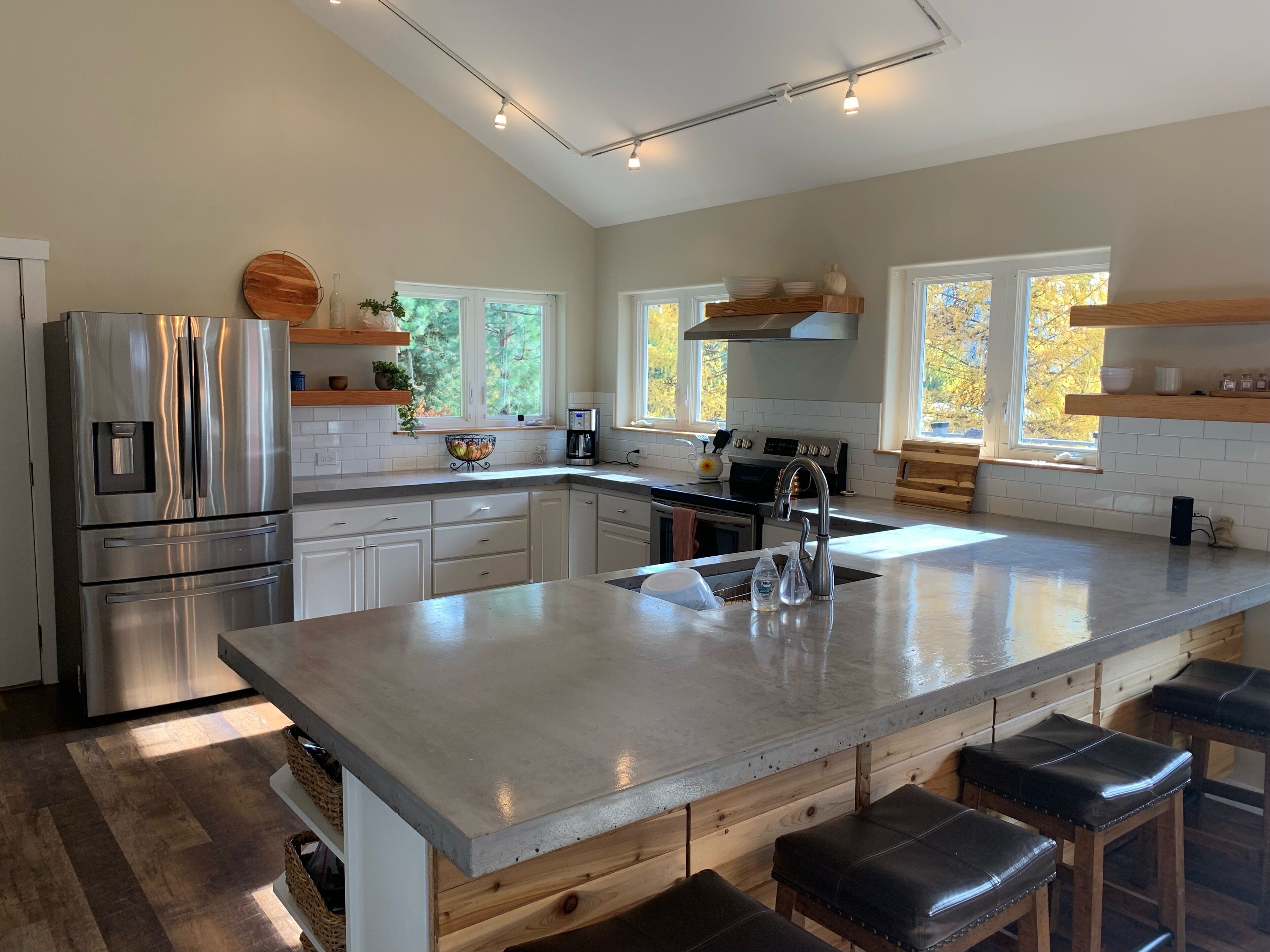Beautiful mountain home walking distance to Downtown Leavenworth