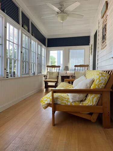 Classic Old Orchard Beach Cottage One Block from the Beach