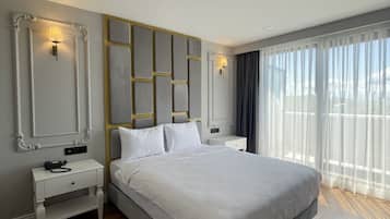 Design-Zimmer, 1 Schlafzimmer, Nichtraucher, Bergblick | Minibar (mit einigen kostenlosen Artikeln), Zimmersafe