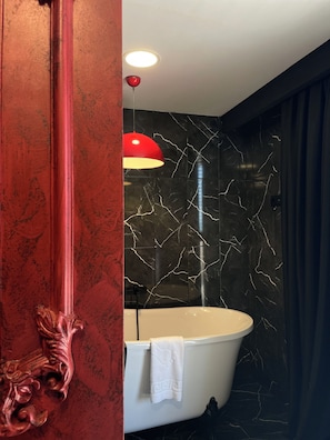Design Room | Free minibar items, in-room safe, blackout drapes, soundproofing