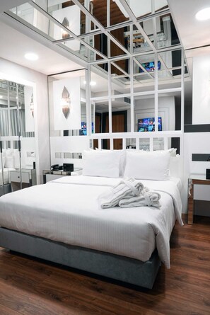 Mini-bar avec articles gratuits, coffres-forts dans les chambres