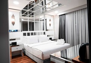 1 bedroom, free minibar items, in-room safe, blackout drapes