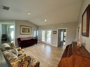 Smart TV, books, stereo