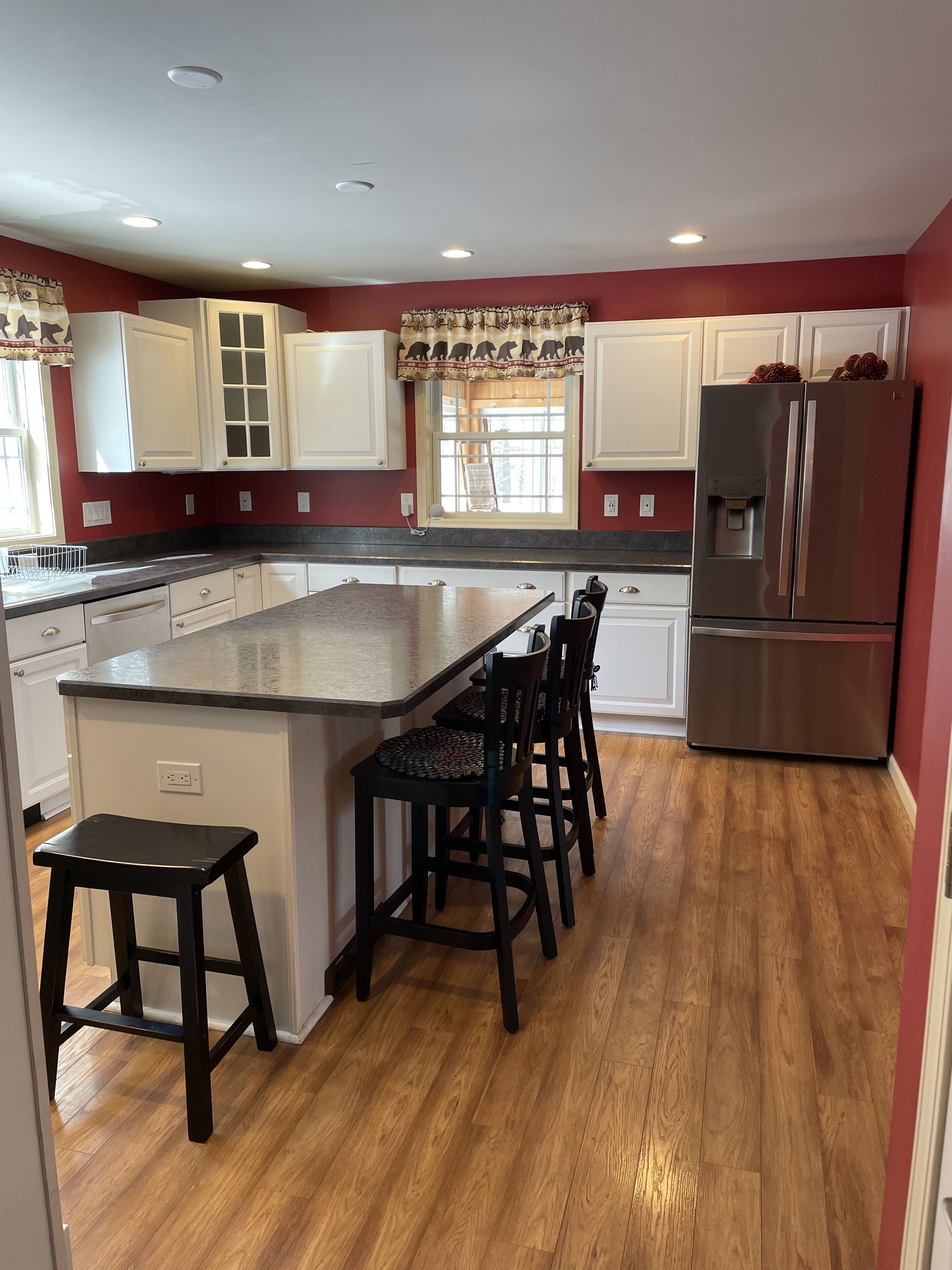 Réfrigérateur, micro-ondes, four, lave-vaisselle