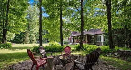ADK Hideaway - Spacious, modern home nearby to all amenities
