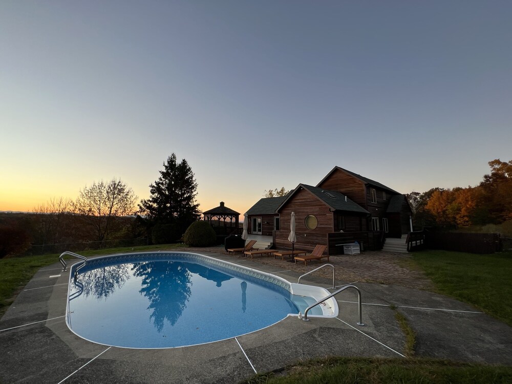 Overlook near Hudson Craryville Vrbo