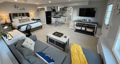 Guest Suite with Scenic View & Private Patio in Central Location