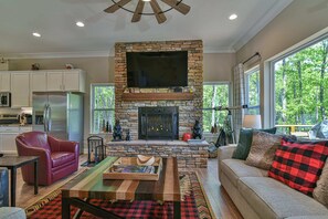 TV, fireplace, offices