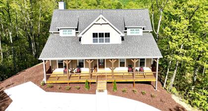 NEWER Luxury 6/6 Mt View in Gated Preserve, Hot Tub, Hiking Trails, EV Charger