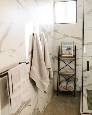 1 habitación, escritorio y wifi gratis 