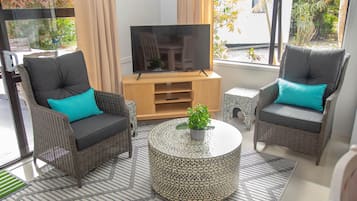 Panoramic House, 2 Bedrooms, Garden View, Beachfront | Living area | 43-inch LED TV with satellite channels, TV