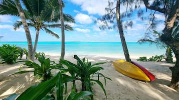 Private beach, white sand, sun-loungers, beach towels