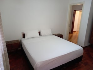 3 slaapkamers, een bureau, een strijkplank/strijkijzer, wifi