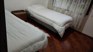 3 bedrooms, desk, iron/ironing board, WiFi