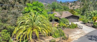 Newly remodeled midcentury modern house close to many attractions