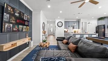 Smart TV, video games