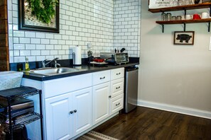 Fridge, microwave, oven, coffee/tea maker