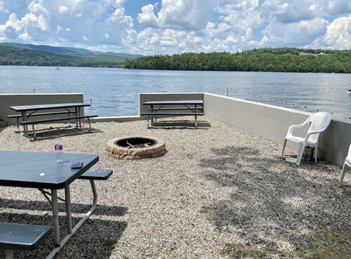 NEWLY RENOVATED! Cozy 2 bed 2 bath on Newfound Lake, private beach, scenic views