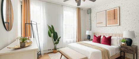 2 bedrooms, desk, iron/ironing board, WiFi