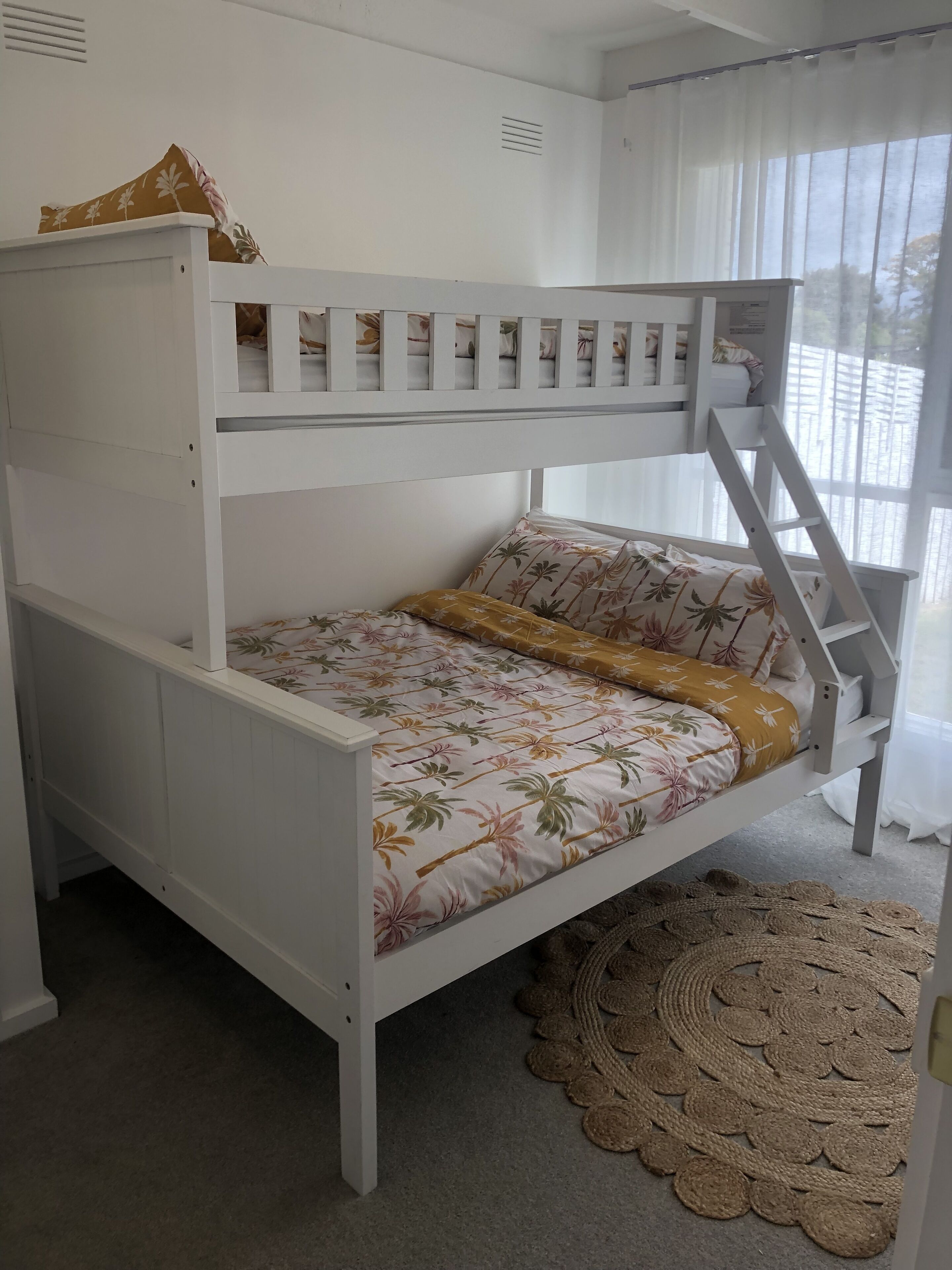 3 habitaciones, tabla de planchar con plancha, cuna de viaje y wifi 