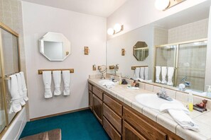 Casa de ciudad, 2 habitaciones | Baño | Toallas 