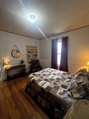 2 bedrooms, free WiFi, bed sheets - Cabin in the city (La Crosse)