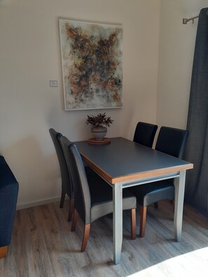 Dining - The Capannone, a one BR country cottage. Perfect getaway. (Basalt)