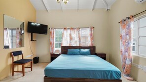 3 bedrooms, desk, iron/ironing board, free WiFi