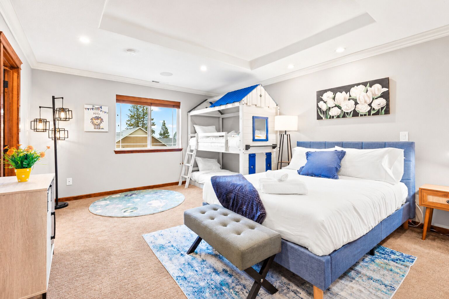 3 Schlafzimmer, Schreibtisch, Bügeleisen/Bügelbrett, Reisekinderbett