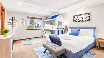 3 Schlafzimmer, Schreibtisch, Bügeleisen/Bügelbrett, Reisekinderbett