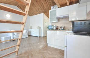 Interior - Awesome home in Mouans-Sartoux (Mouans-Sartoux)