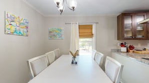 Dining - Fully Equipped Orchard near Downtown GA & Airport (Douglasville)