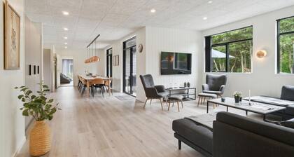 6 bedroom nice home in Glesborg