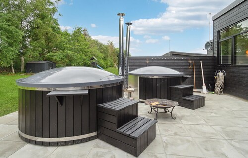 6 bedroom nice home in Glesborg