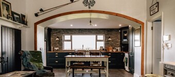 Charming Rural Irish Cottage near golf, beaches, castles and villages