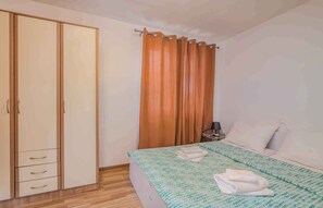 3 bedrooms, internet - Holiday apartment in the center of Njivice (Njivice)