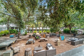 Terrace/patio - Eastern Lake, Walk to amenities, Family Friendly, close to beach, private lake (Santa Rosa Beach)
