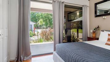 6 bedrooms, iron/ironing board, WiFi, bed sheets