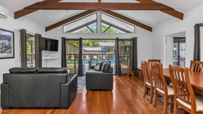 Smart TV, fireplace, DVD player, stereo - Lennox Coastal Retreat - resort-style home w. pool (Lennox Head)