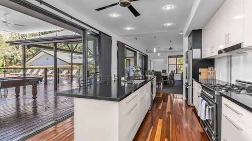 Lennox Coastal Retreat - resort-style home w. pool