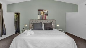 6 habitaciones, tabla de planchar con plancha, wifi y ropa de cama 