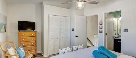 3 bedrooms, iron/ironing board, WiFi (free), bed sheets