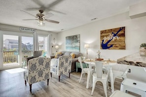 TV - 3 Bedroom. Ocean views. Pool (Surf City)