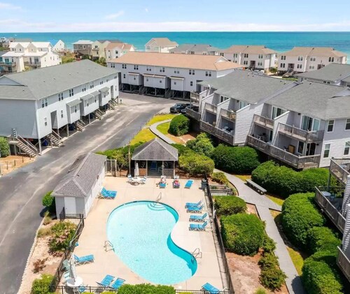 Snow Birds!! Private Beach Access-3-Bedroom w/ Ocean Views & Pool